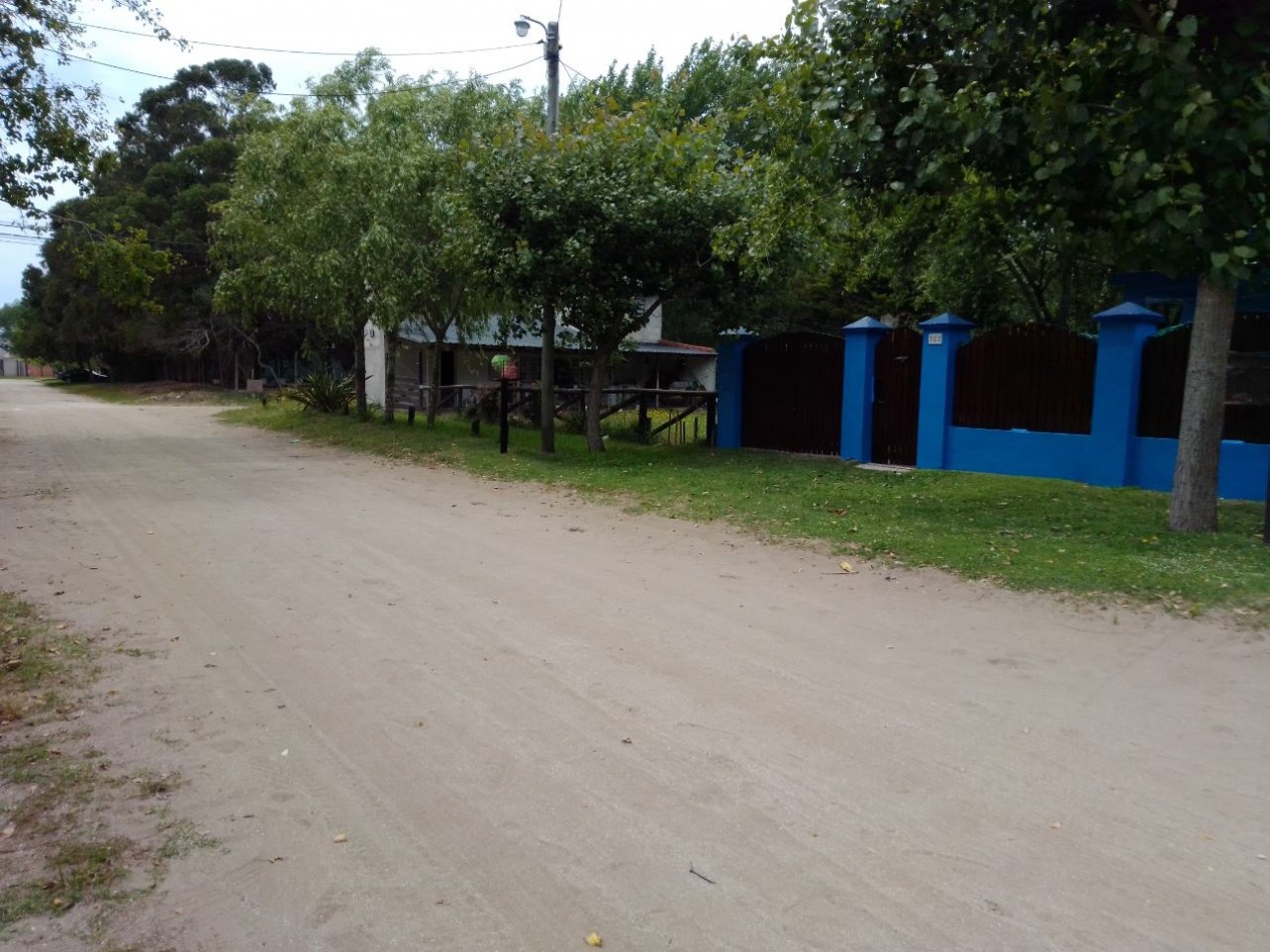 Dos Casas de 3 Amb. C/Una