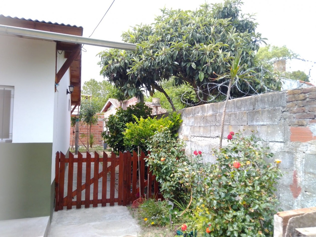 Dos Casas de 3 Amb. C/Una