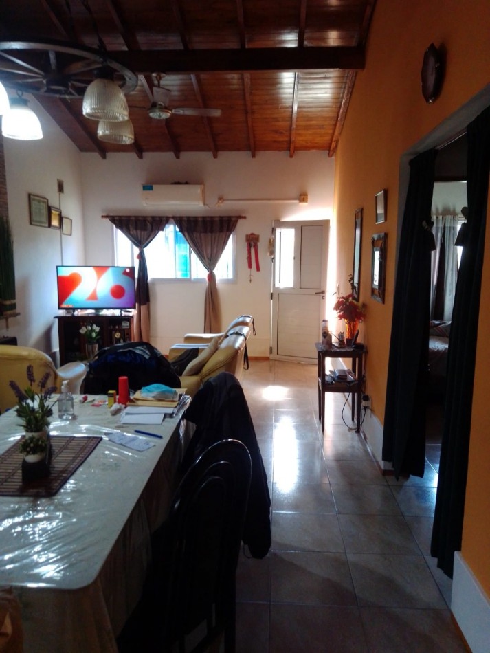Dos Casas de 3 Amb. C/Una