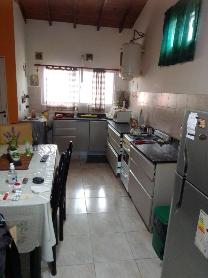 Dos Casas de 3 Amb. C/Una