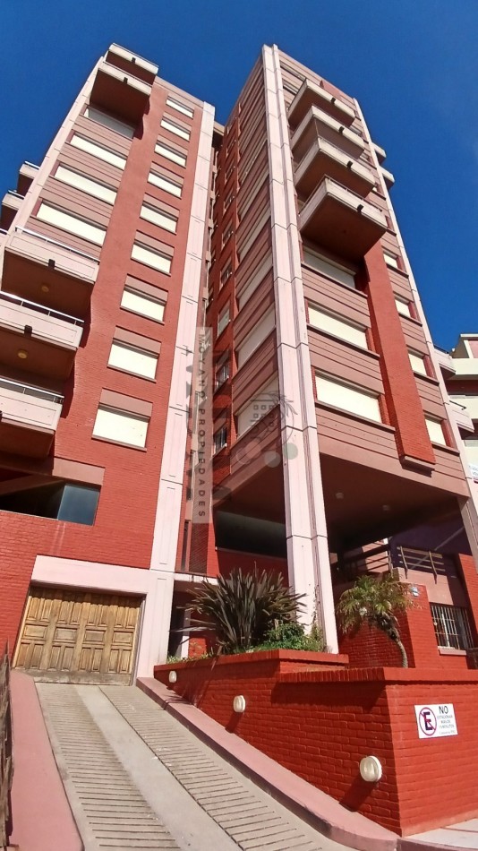 Oportunidad en Villa Gesell: 2 Amb. Amoblado con Cochera - Edificio PH II