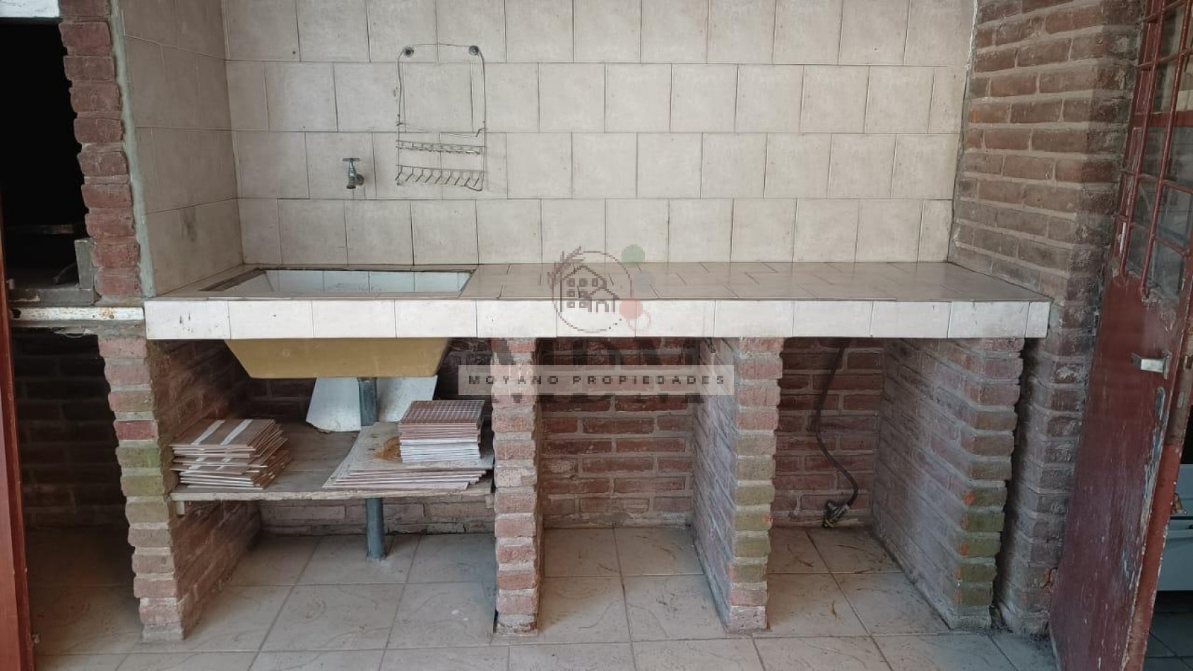 Triplex a restaurar - Excelente ubicacion en Villa Gesell