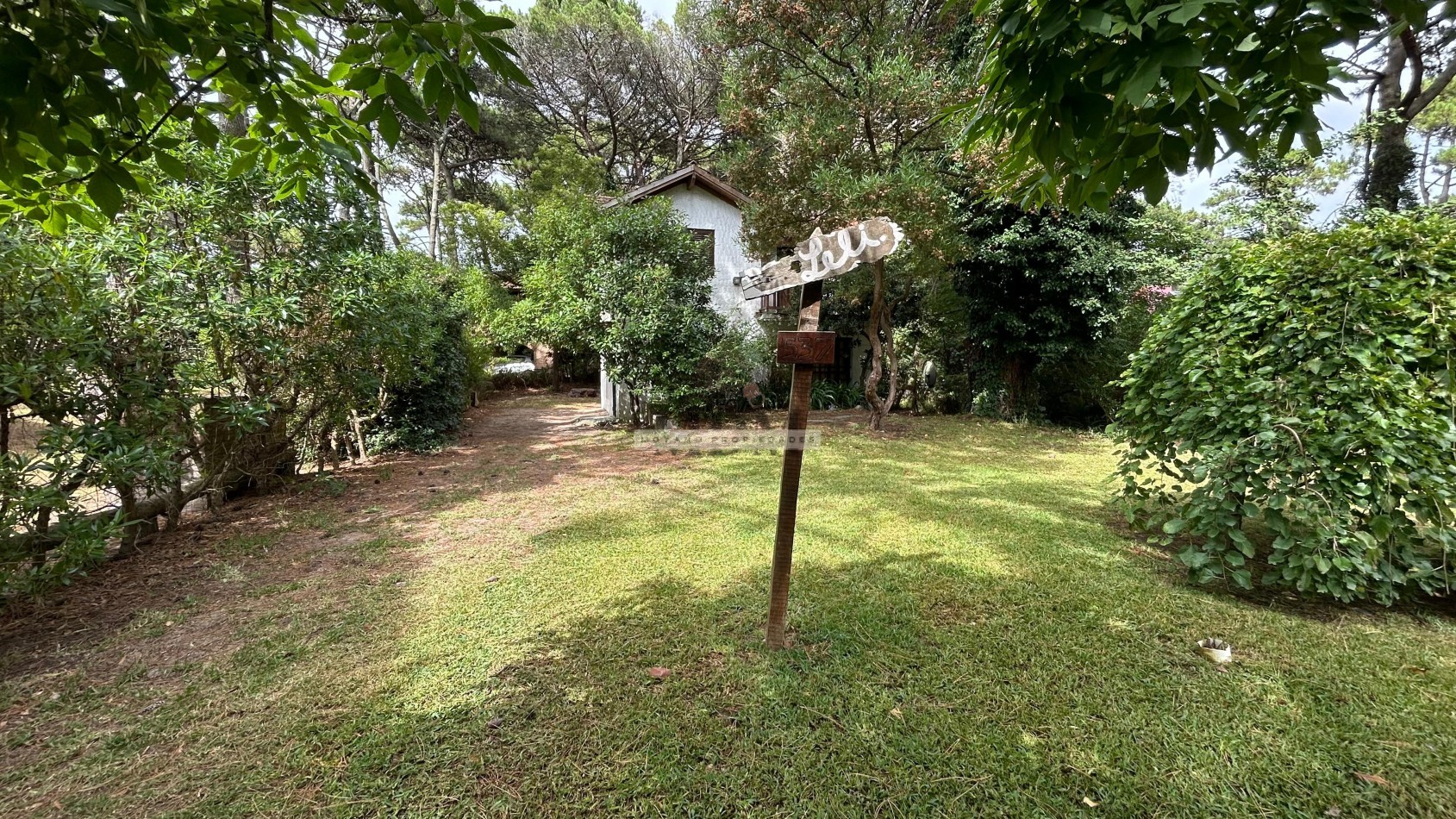 Alquiler Temporario - Casa con Gran Patio en Villa Gesell