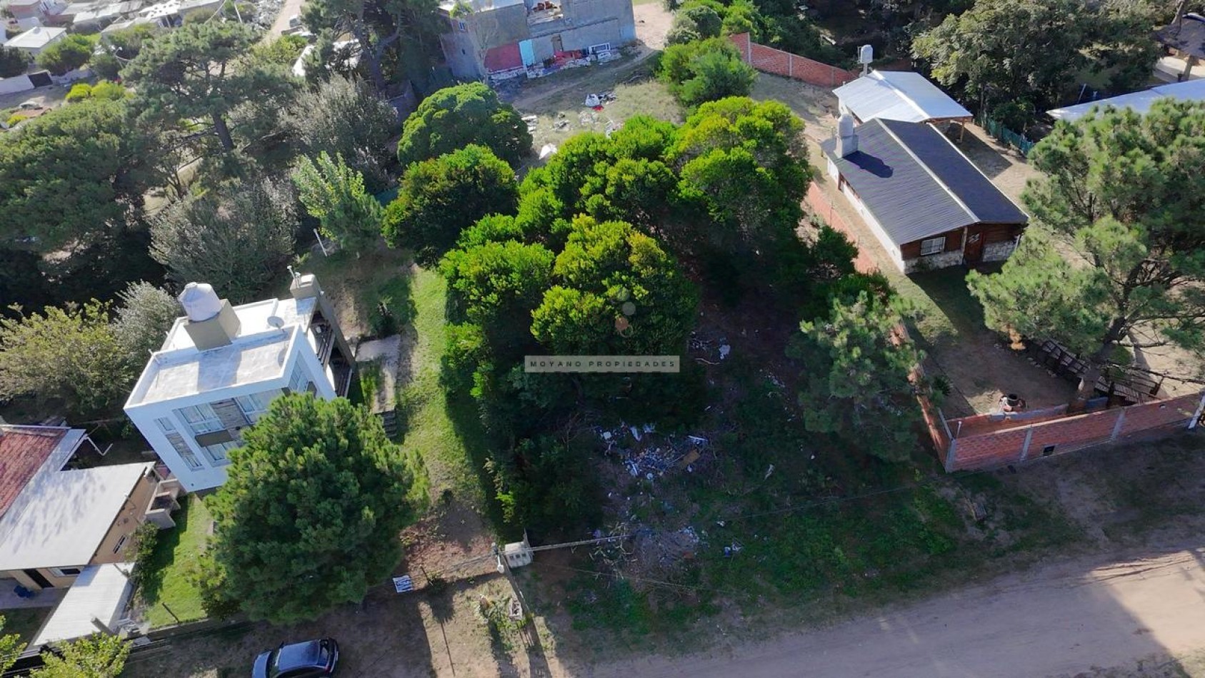 Oportunidad Unica en el Corazon de Villa Gesell - Lote Ideal para Desarrollo Residencial o Turistico