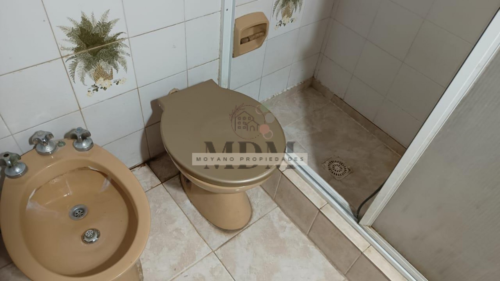 Triplex a restaurar - Excelente ubicacion en Villa Gesell