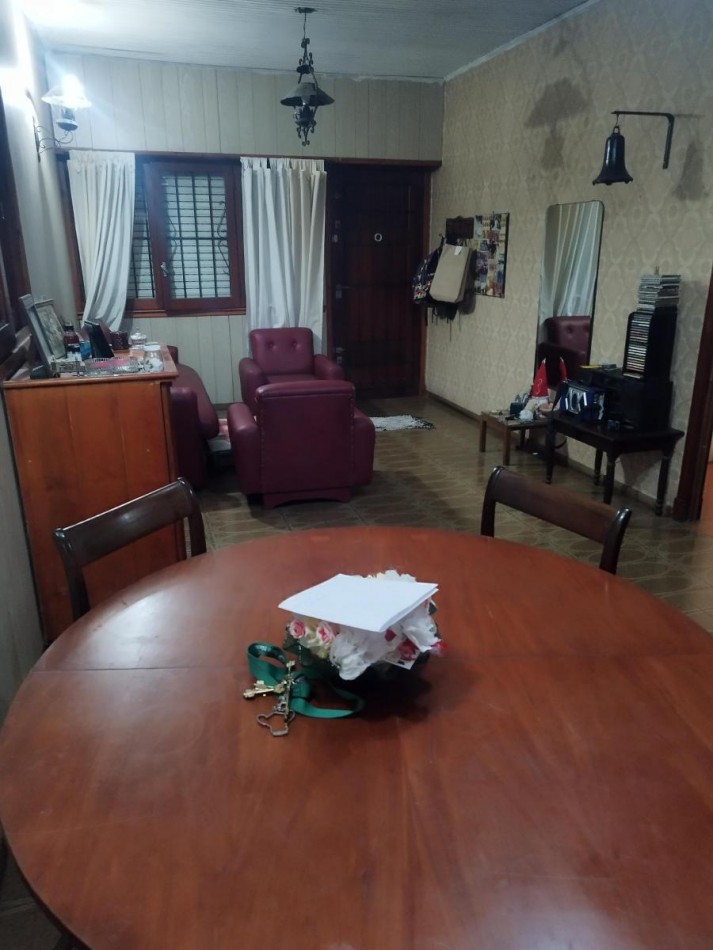 Casa Americana 3 amb. 219 m² garage . Genova al 5300