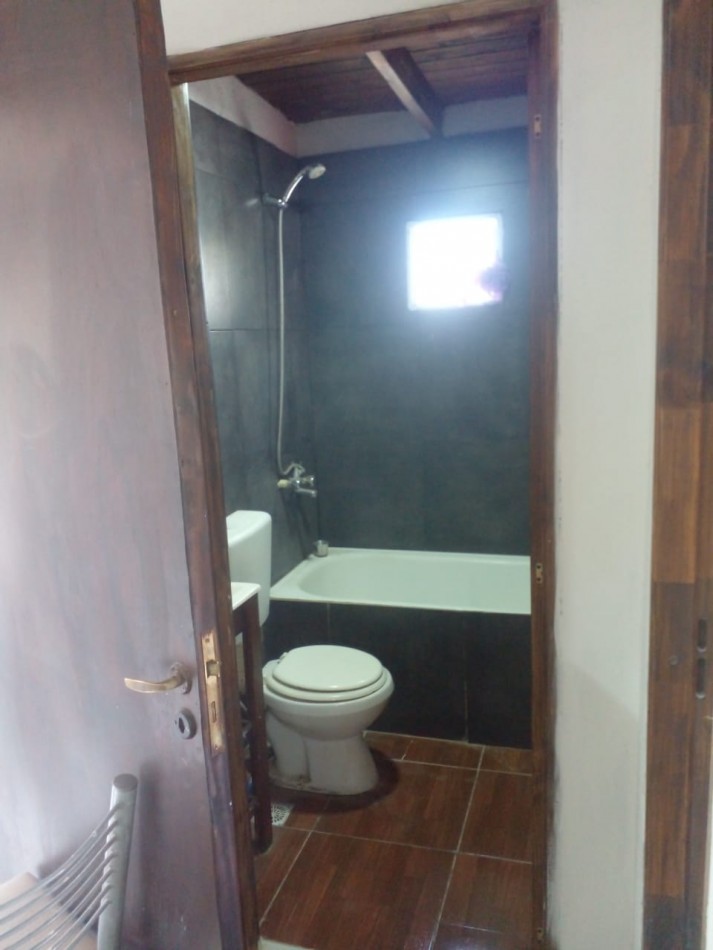 VENTA CASA CON 3 DPTOS EN ZONA GOLF DE VILLA GESELL