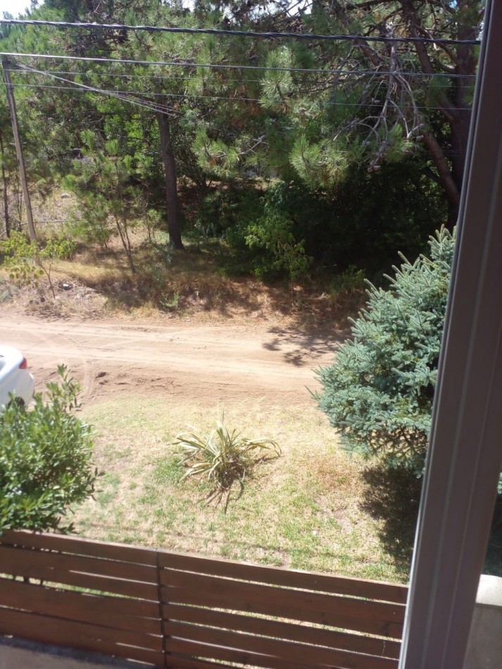 VENTA CASA CON 3 DPTOS EN ZONA GOLF DE VILLA GESELL