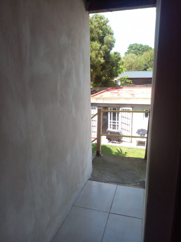 VENTA CASA CON 3 DPTOS EN ZONA GOLF DE VILLA GESELL