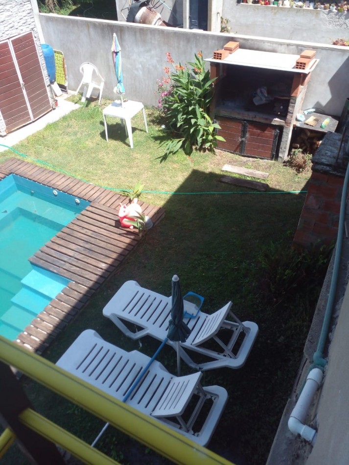 VENTA CASA CON 3 DPTOS EN ZONA GOLF DE VILLA GESELL
