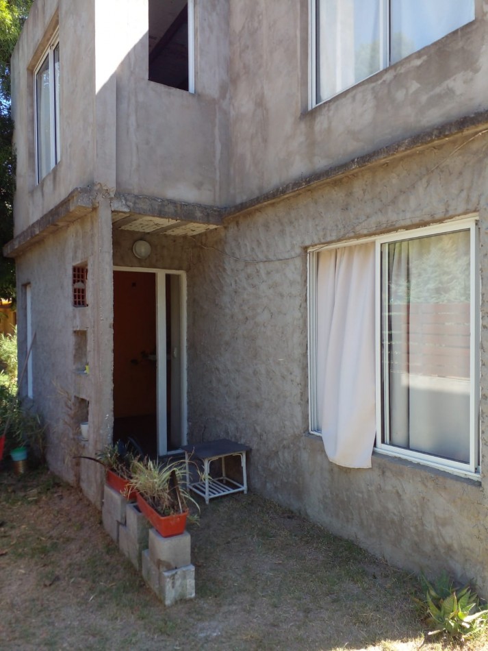VENTA CASA CON 3 DPTOS EN ZONA GOLF DE VILLA GESELL