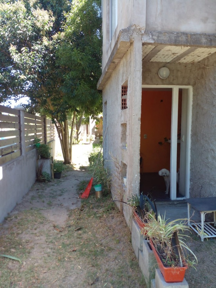 VENTA CASA CON 3 DPTOS EN ZONA GOLF DE VILLA GESELL