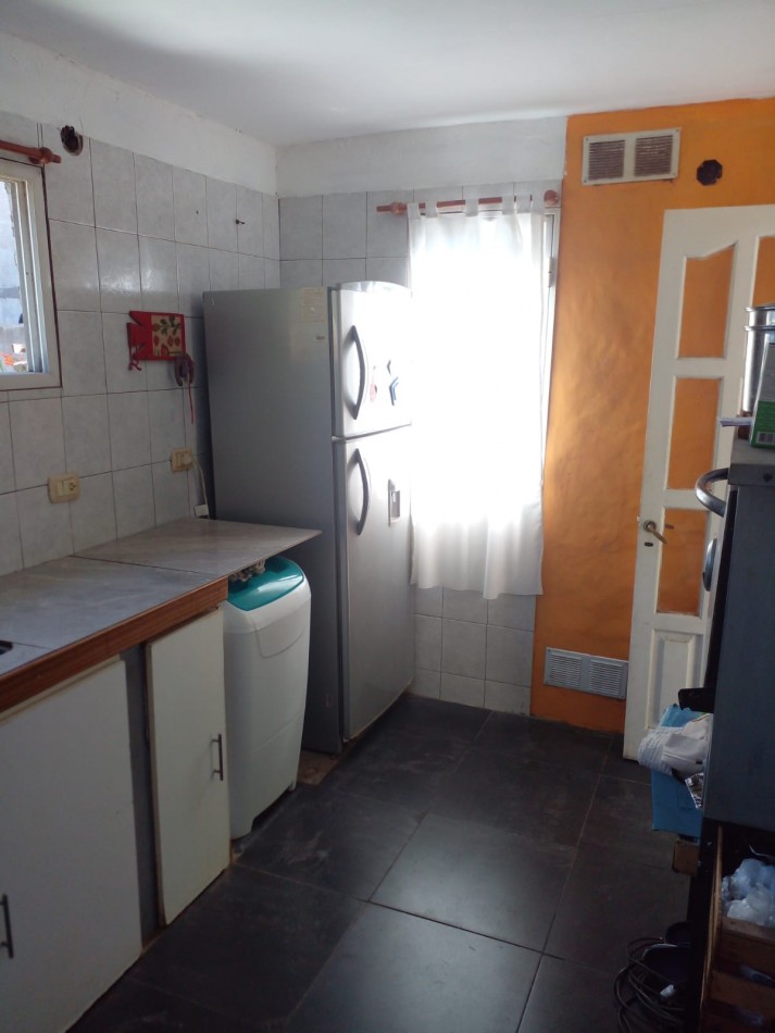 VENTA CASA CON 3 DPTOS EN ZONA GOLF DE VILLA GESELL