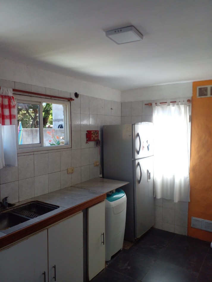 VENTA CASA CON 3 DPTOS EN ZONA GOLF DE VILLA GESELL