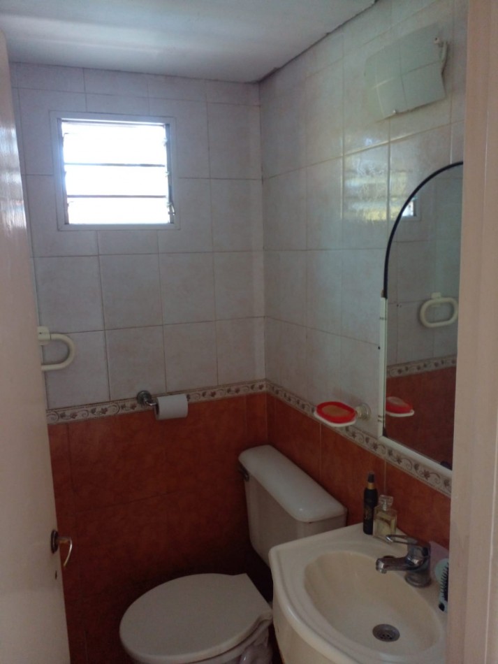 VENTA CASA CON 3 DPTOS EN ZONA GOLF DE VILLA GESELL