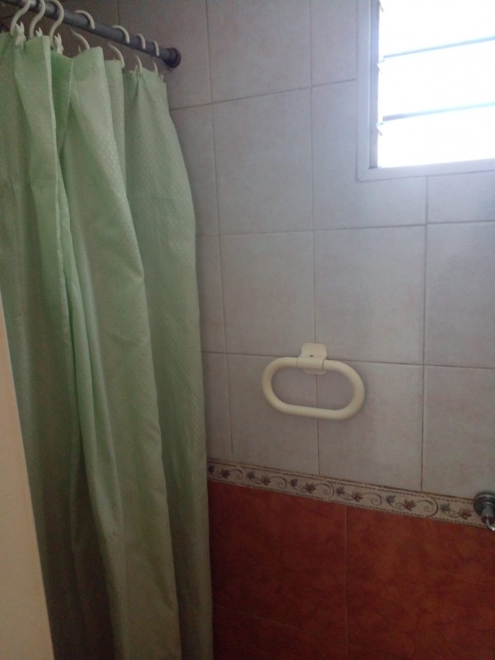 VENTA CASA CON 3 DPTOS EN ZONA GOLF DE VILLA GESELL