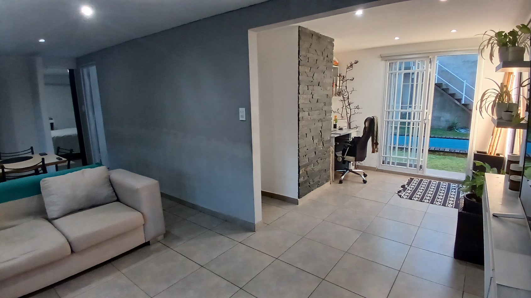 VENTA CASA CON 3 DPTOS EN ZONA GOLF DE VILLA GESELL