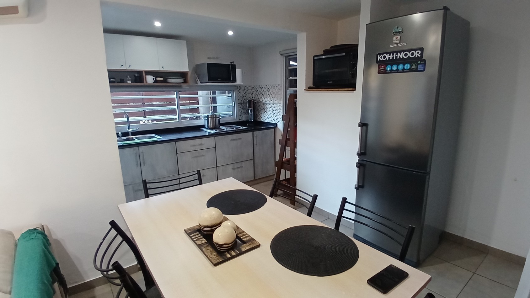 VENTA CASA CON 3 DPTOS EN ZONA GOLF DE VILLA GESELL