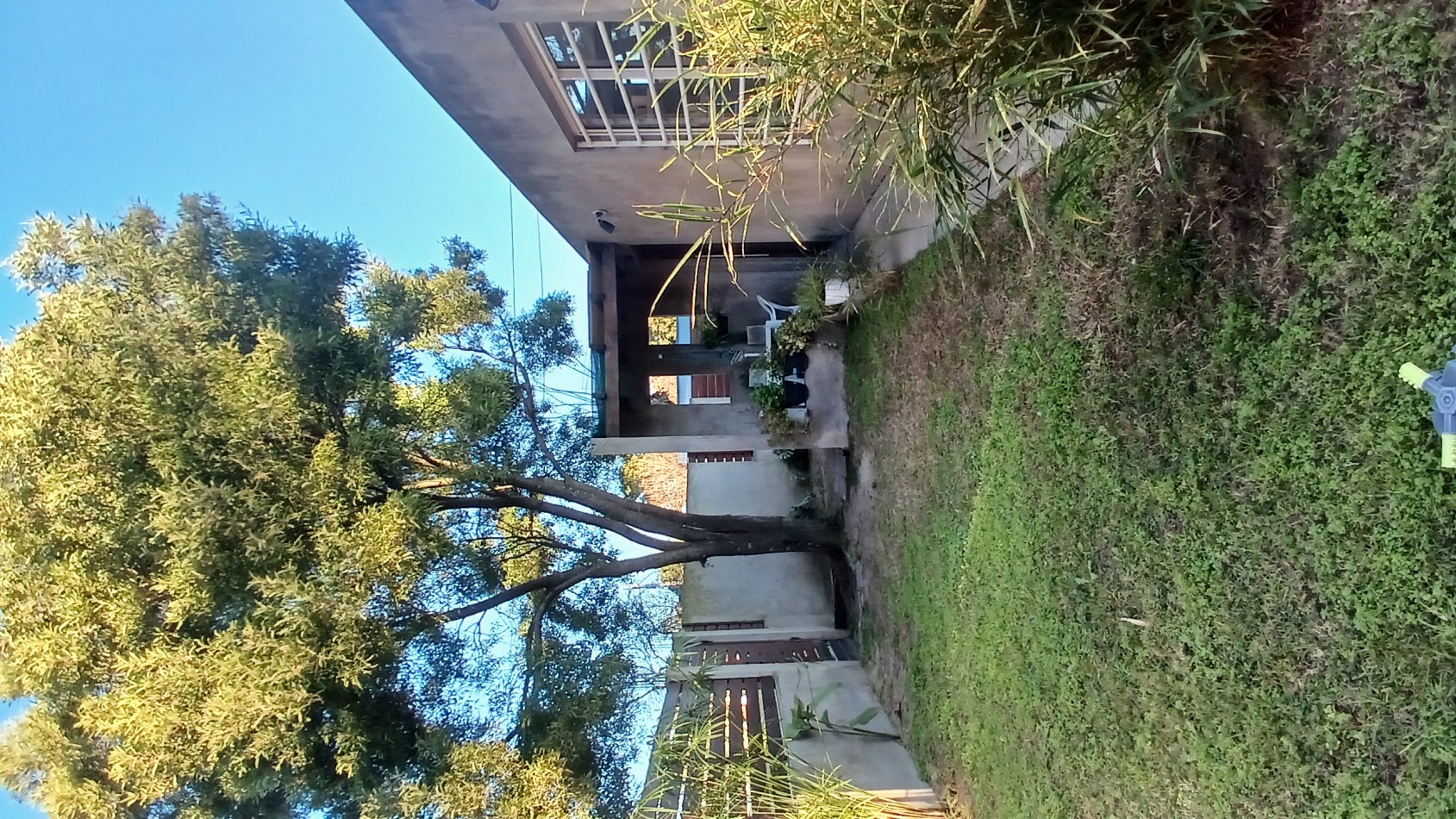 VENTA CASA CON 3 DPTOS EN ZONA GOLF DE VILLA GESELL