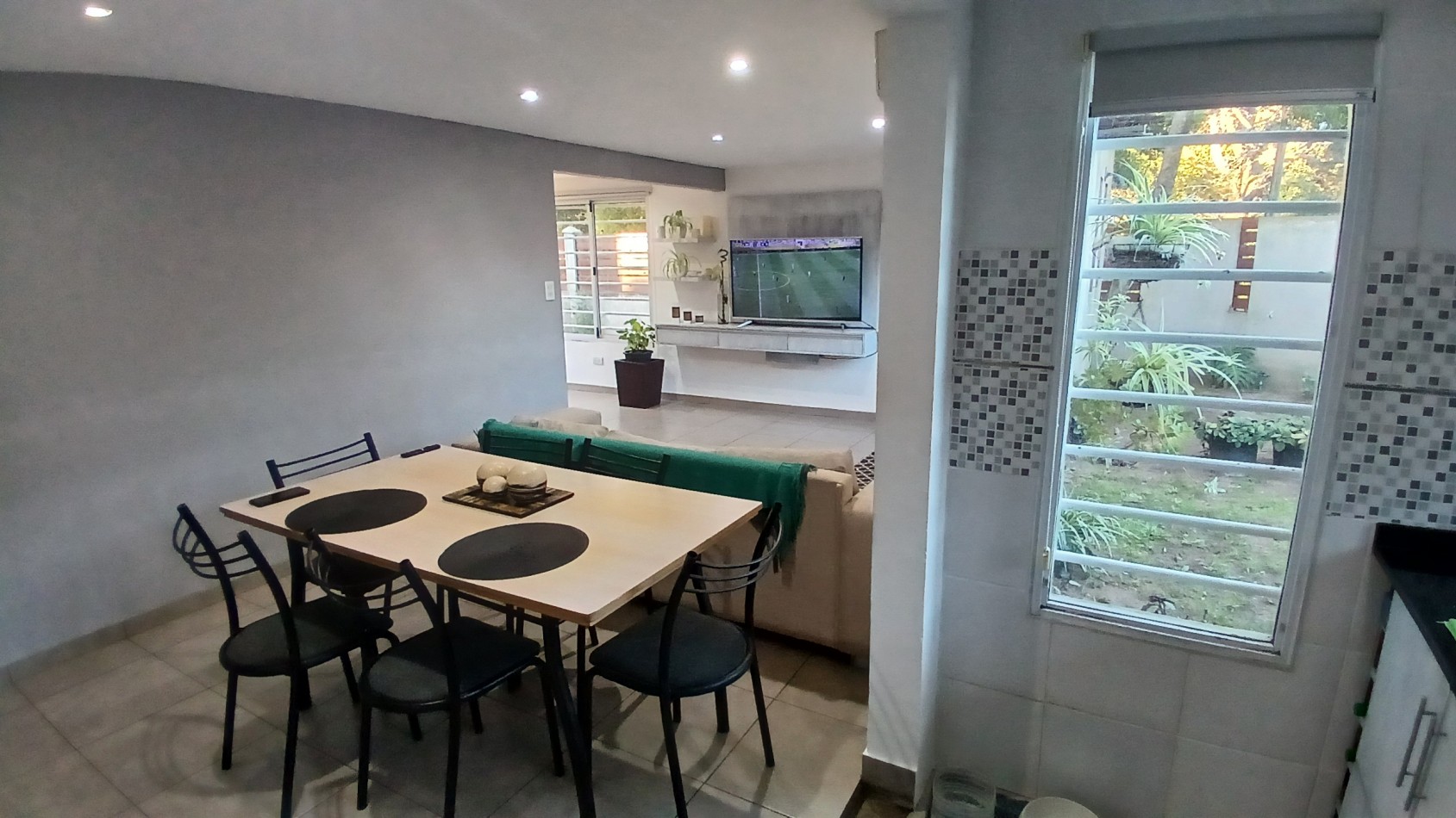 VENTA CASA CON 3 DPTOS EN ZONA GOLF DE VILLA GESELL