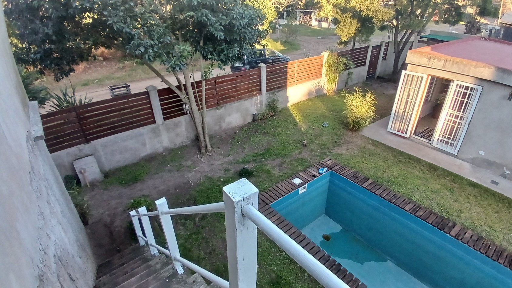 VENTA CASA CON 3 DPTOS EN ZONA GOLF DE VILLA GESELL