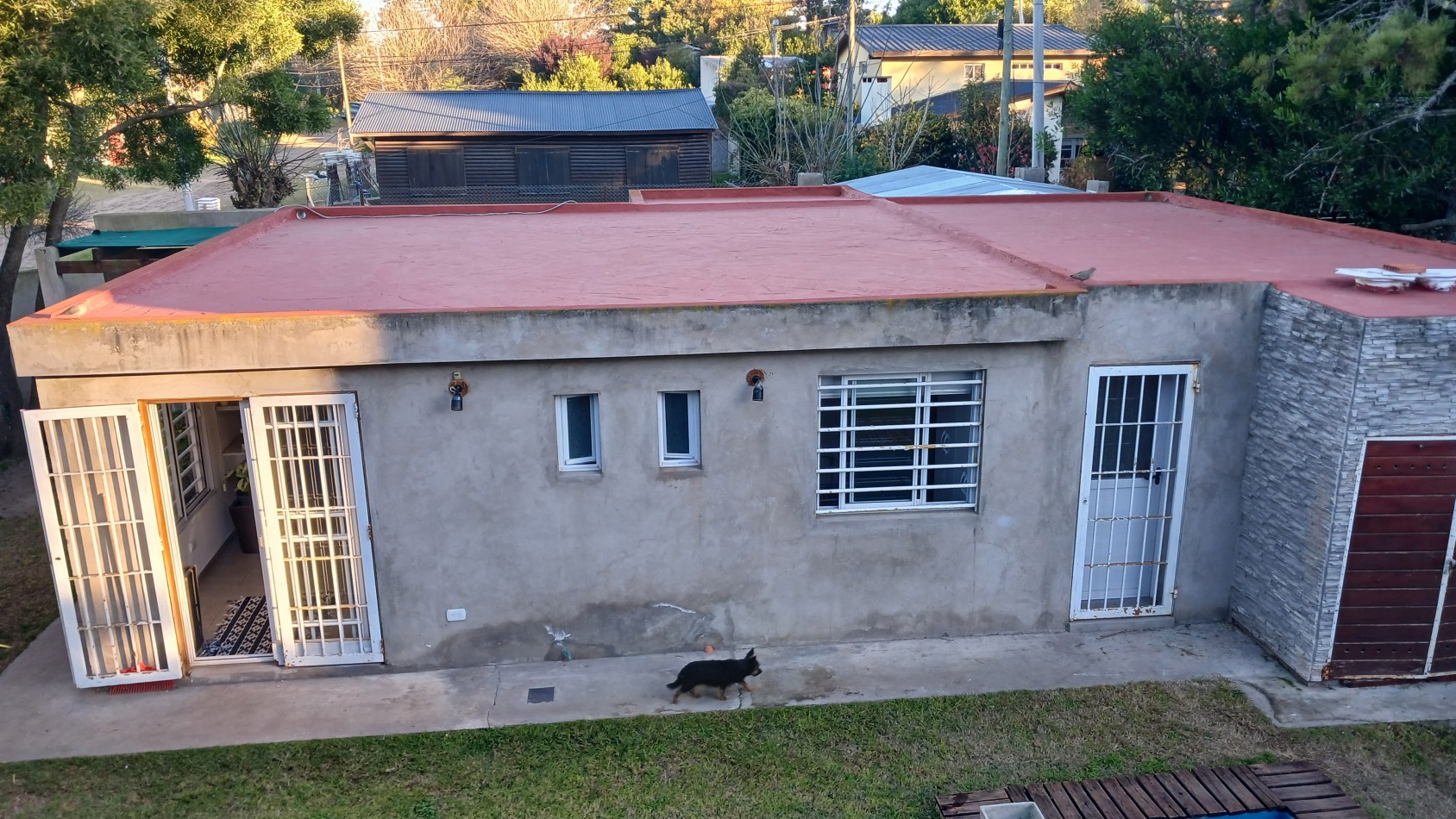 VENTA CASA CON 3 DPTOS EN ZONA GOLF DE VILLA GESELL