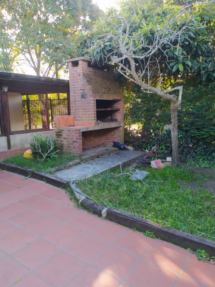 Casa 4 ambientes en Barrio la Carmencita