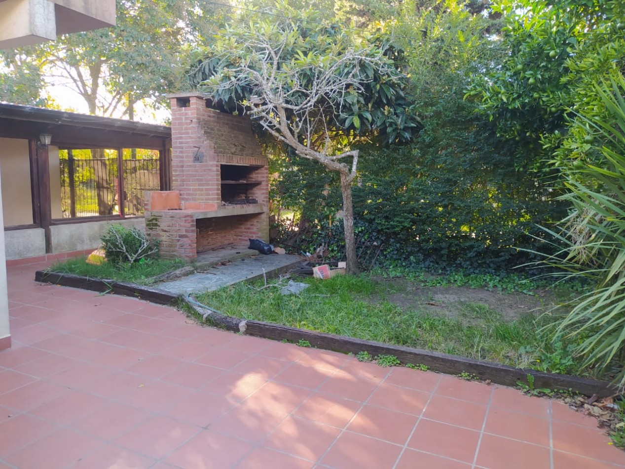 Casa 4 ambientes en Barrio la Carmencita