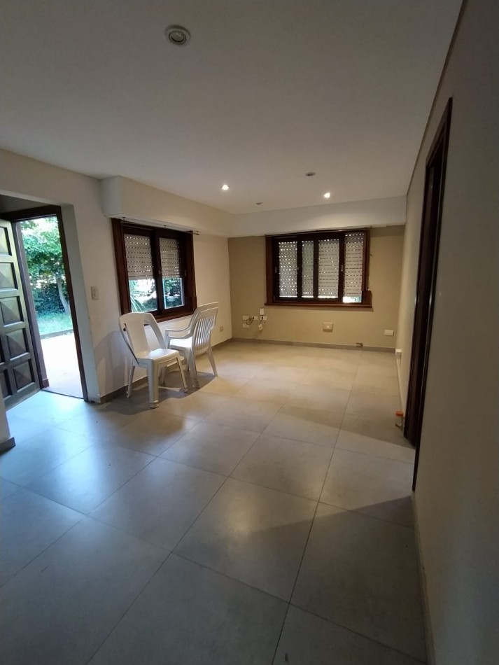 Casa 4 ambientes en Barrio la Carmencita