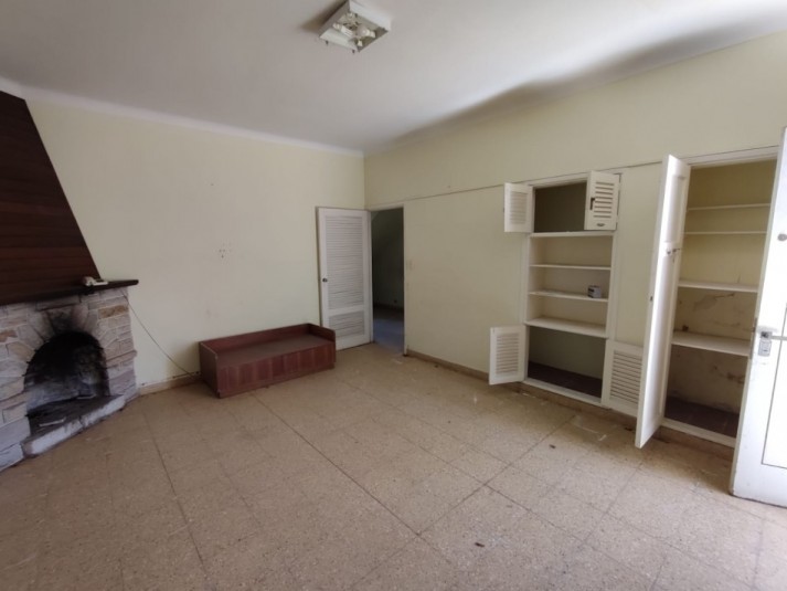 CASA A REFACCIONAR - ZONA CENTRO - SOBRE LOTE MULTIFAMILIAR / HOTELERO